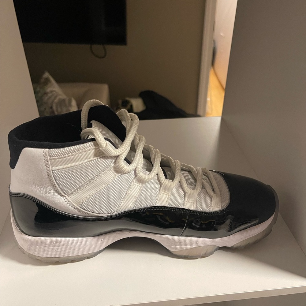 Nike Air Jordan XI 11 Retro Concord 2018 Men’s Size 9.5 White Black 378037-100 - Picture 9 of 12